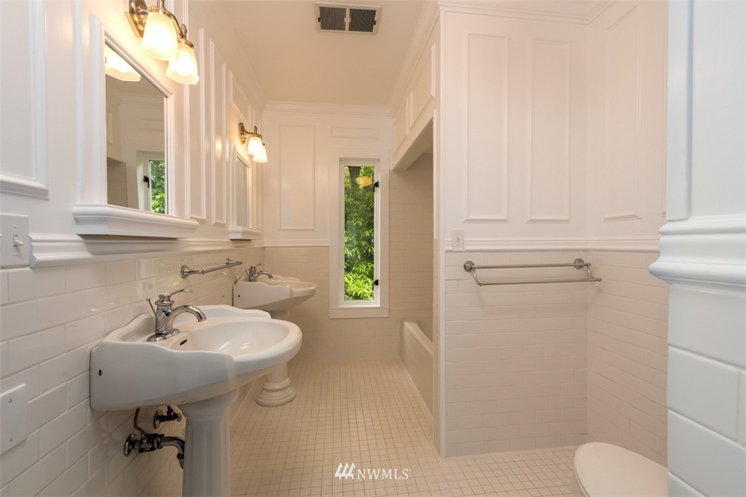 8490 Northeast Beck Road Bainbridge Island, WA 98110 - Photo 16 of 25