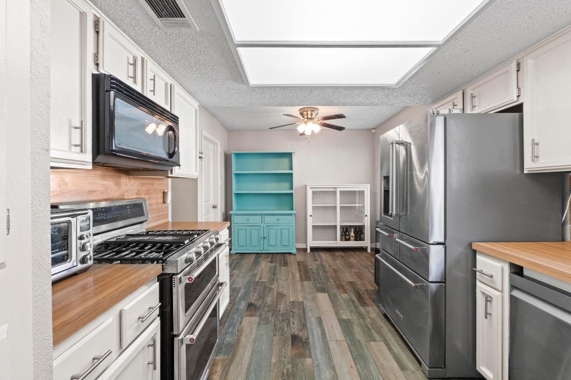 811 Timber Trail Cedar Park, TX 78613 - Photo 14 of 30 a kitchen with stainless steel appliances granite countertop a refrigerator stove and sink