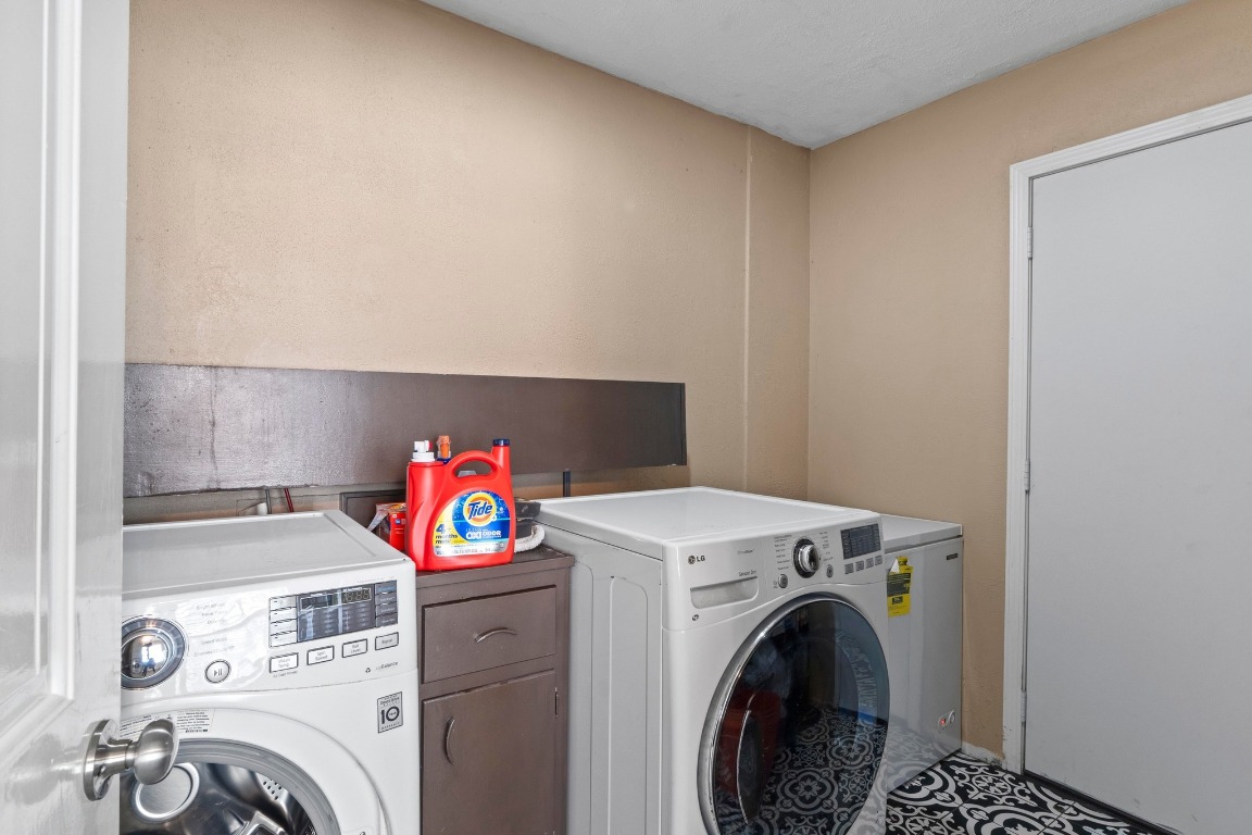 811 Timber Trail Cedar Park, TX 78613 - Photo 27 of 30 a utility room with dryer and washer