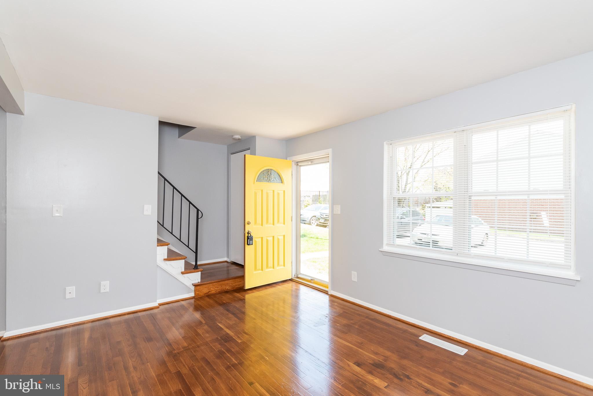 37 Cardor Court Baltimore, MD 21236 - Photo 5 of 46 Living Room
