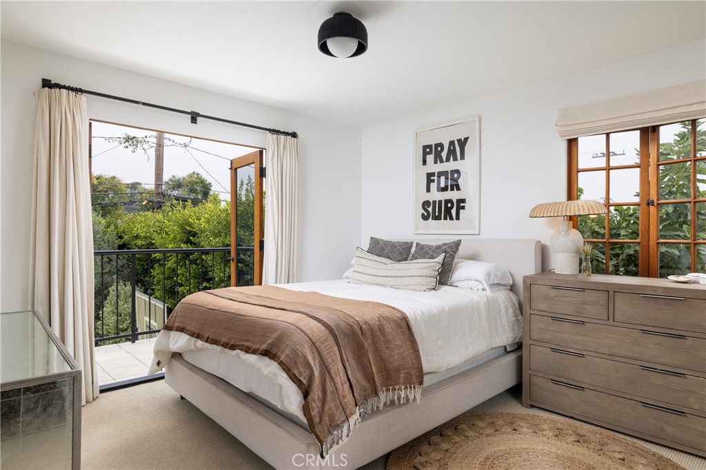 419 Signal Road Newport Beach, CA 92663 - Photo 17 of 32 a bedroom with a large bed and a large window