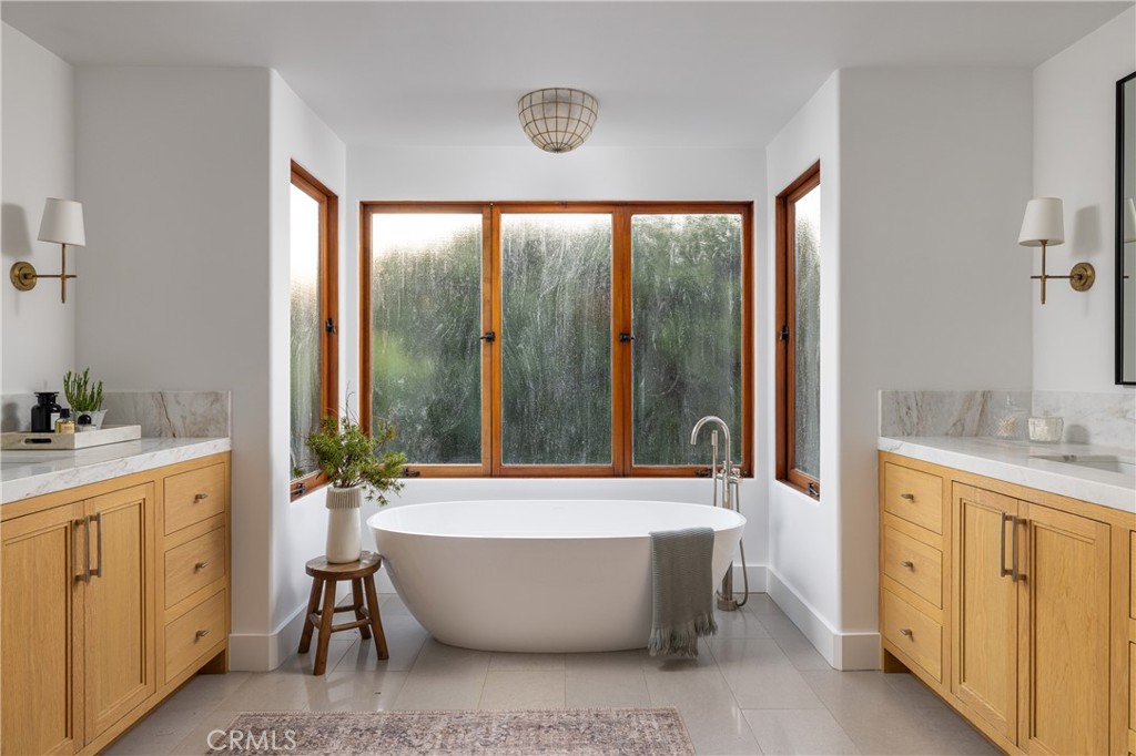419 Signal Road Newport Beach, CA 92663 - Photo 23 of 32 a view of bathroom with bathtub shower and sink