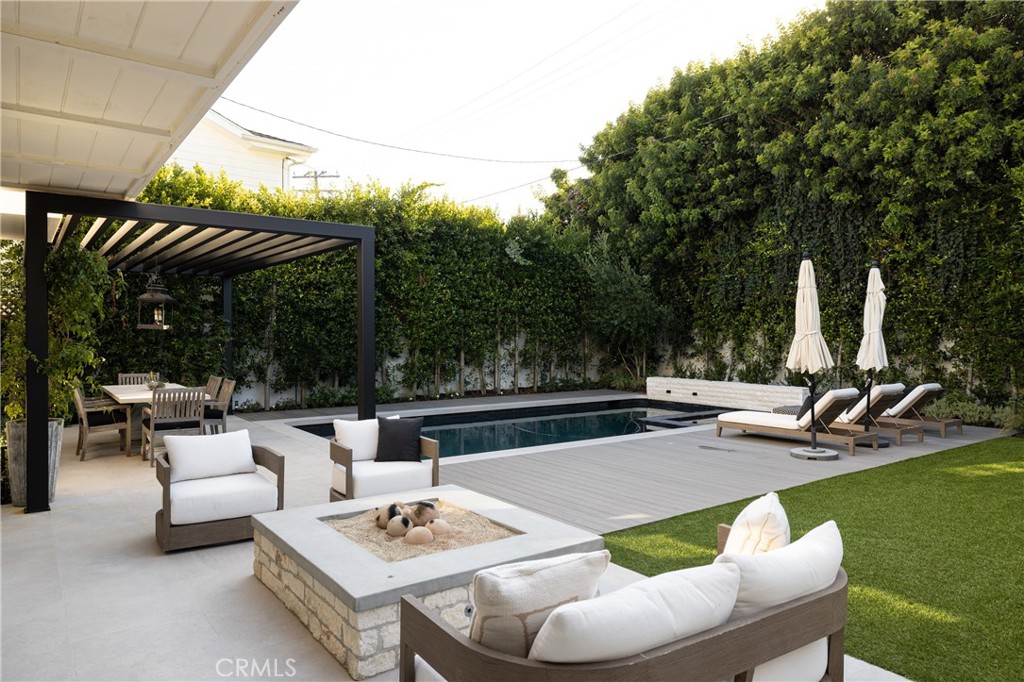 419 Signal Road Newport Beach, CA 92663 - Photo 28 of 32 a view of a patio with swimming pool