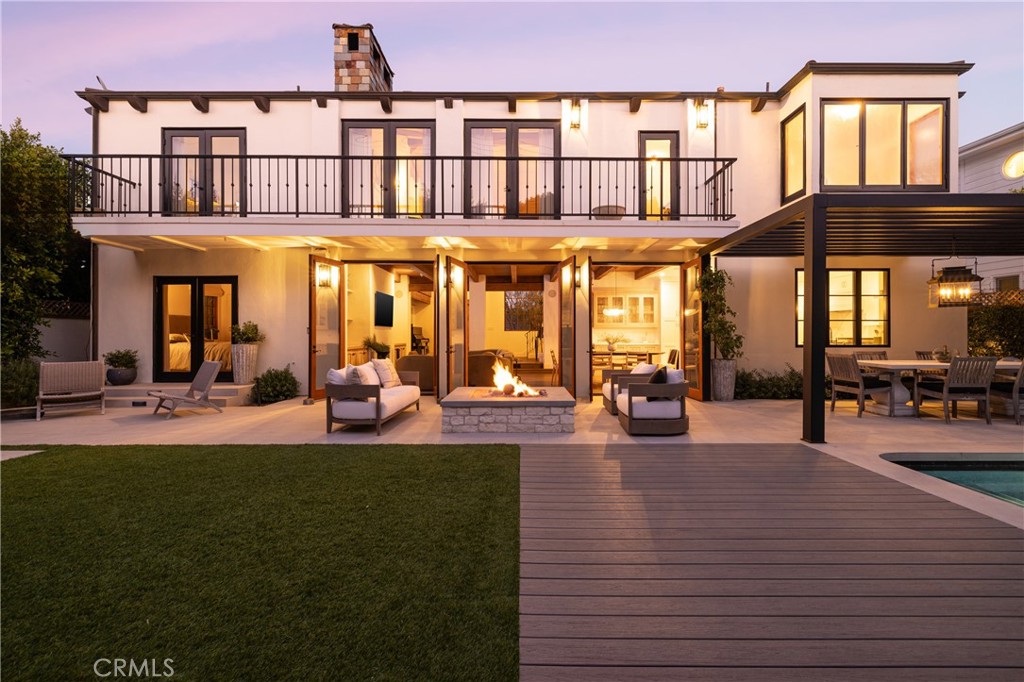 419 Signal Road Newport Beach, CA 92663 - Photo 29 of 32 a view of a building with a porch