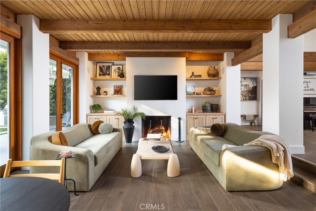 419 Signal Road Newport Beach, CA 92663 - Photo 6 of 32 a living room with furniture fireplace and a large window