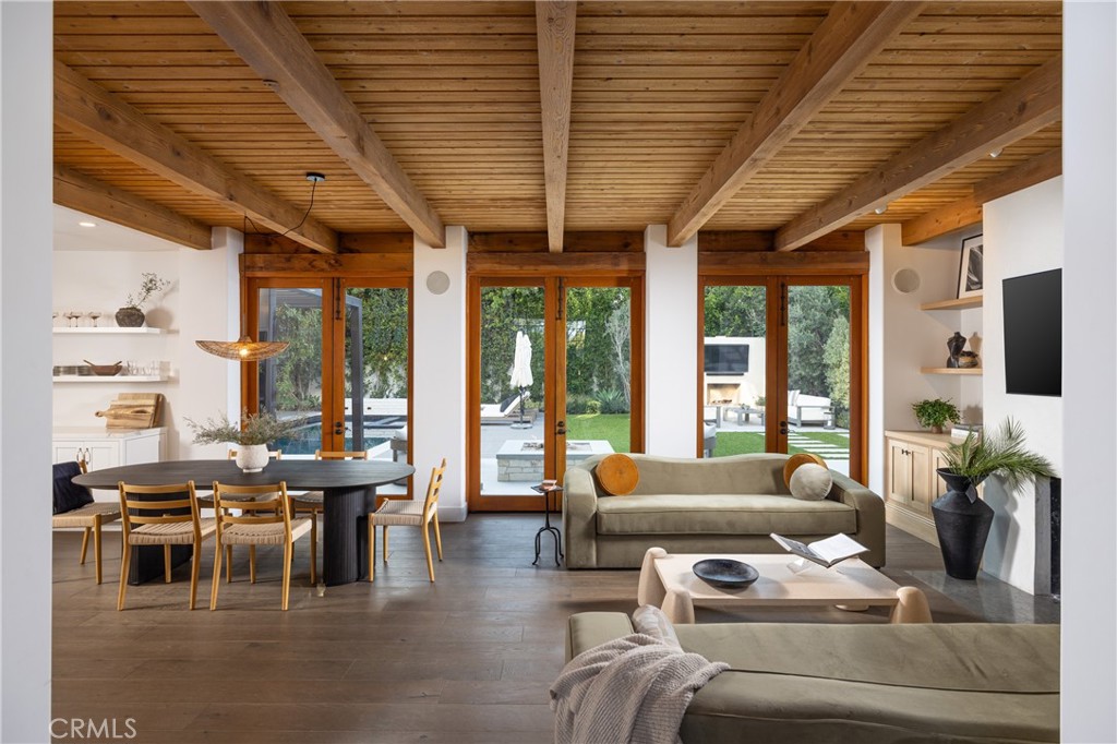 419 Signal Road Newport Beach, CA 92663 - Photo 7 of 32 a living room with furniture