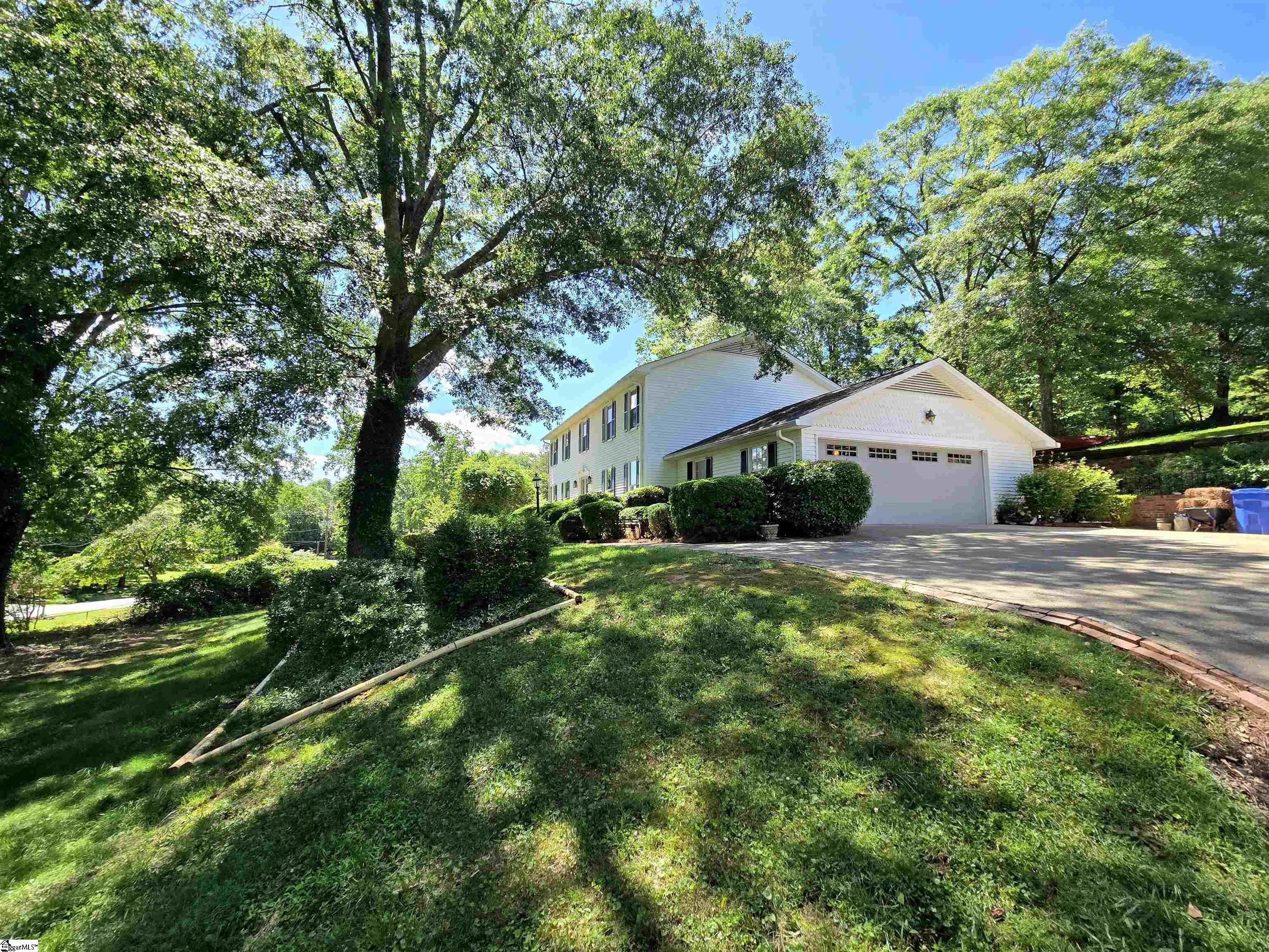 1706 East Saluda Lake Road Greenville, SC 29611 - Photo 4 of 23