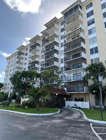 $114,500 | 4164 Inverrary Drive, Unit 406, Lauderhill, FL 33319