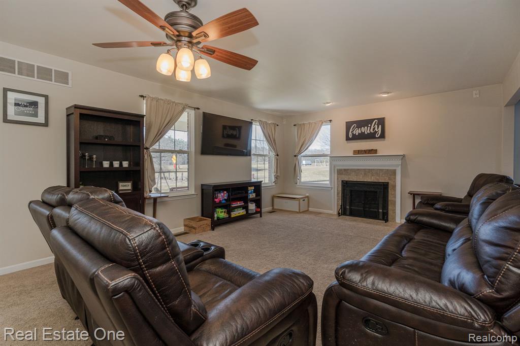 390 Shadywood Road Rochester Hills, MI 48307 - Photo 17 of 38