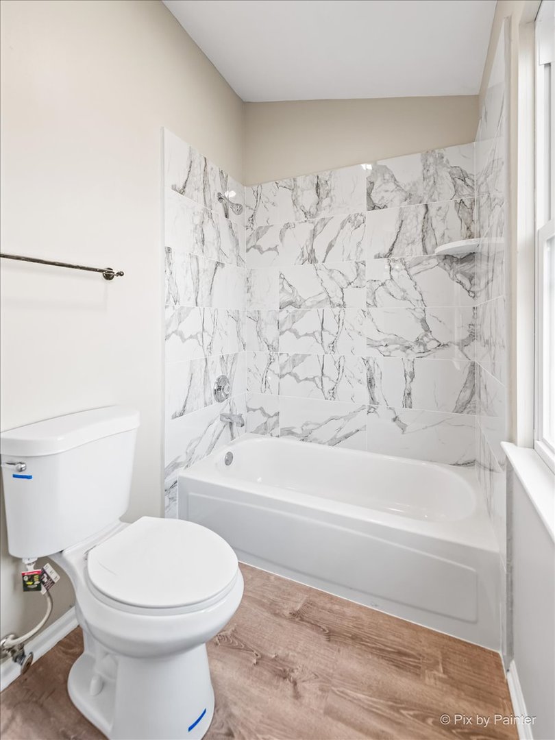 2004 Clematis Drive Algonquin, IL 60102 - Photo 33 of 44 a bathroom with a toilet and a bathtub
