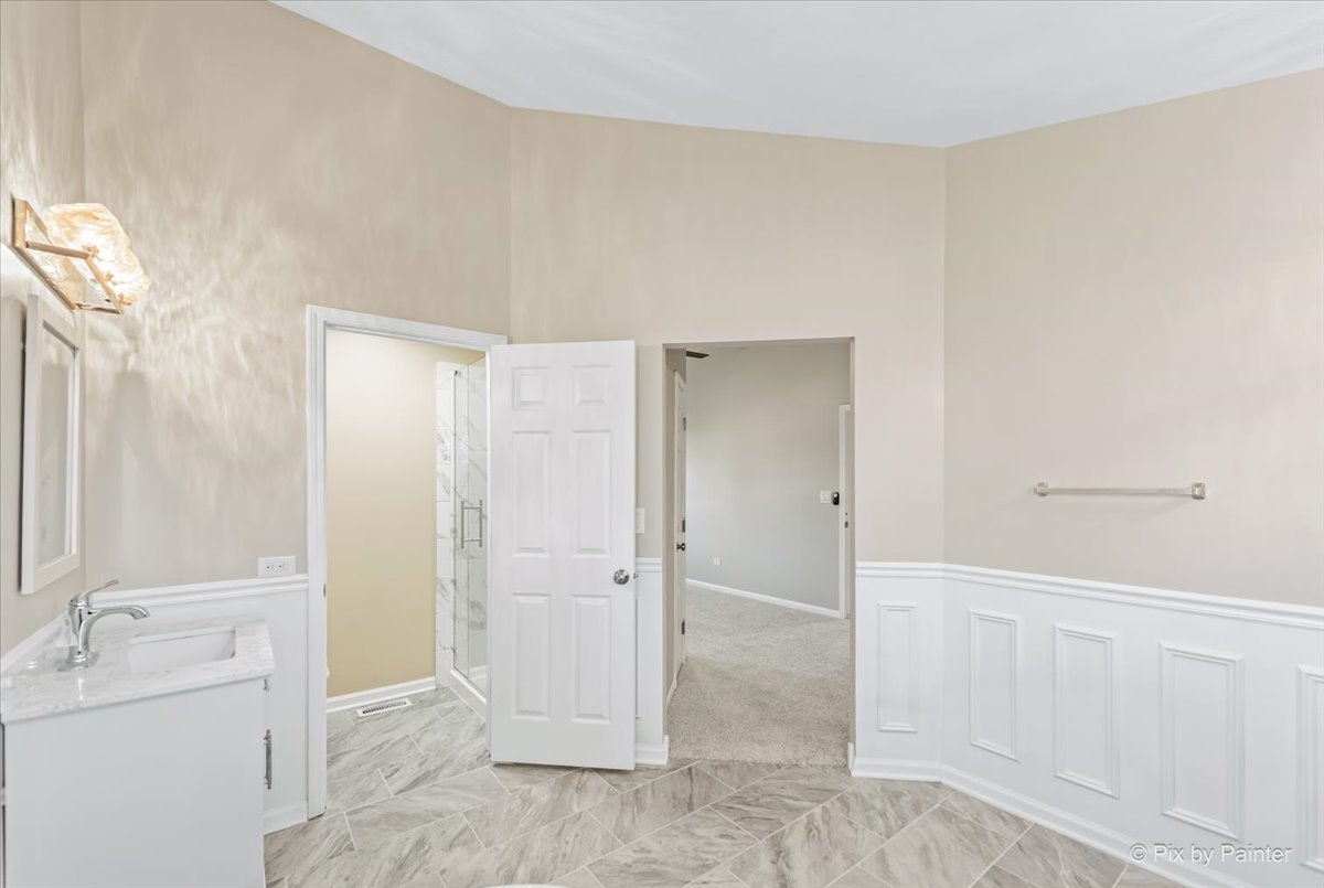 2004 Clematis Drive Algonquin, IL 60102 - Photo 10 of 44