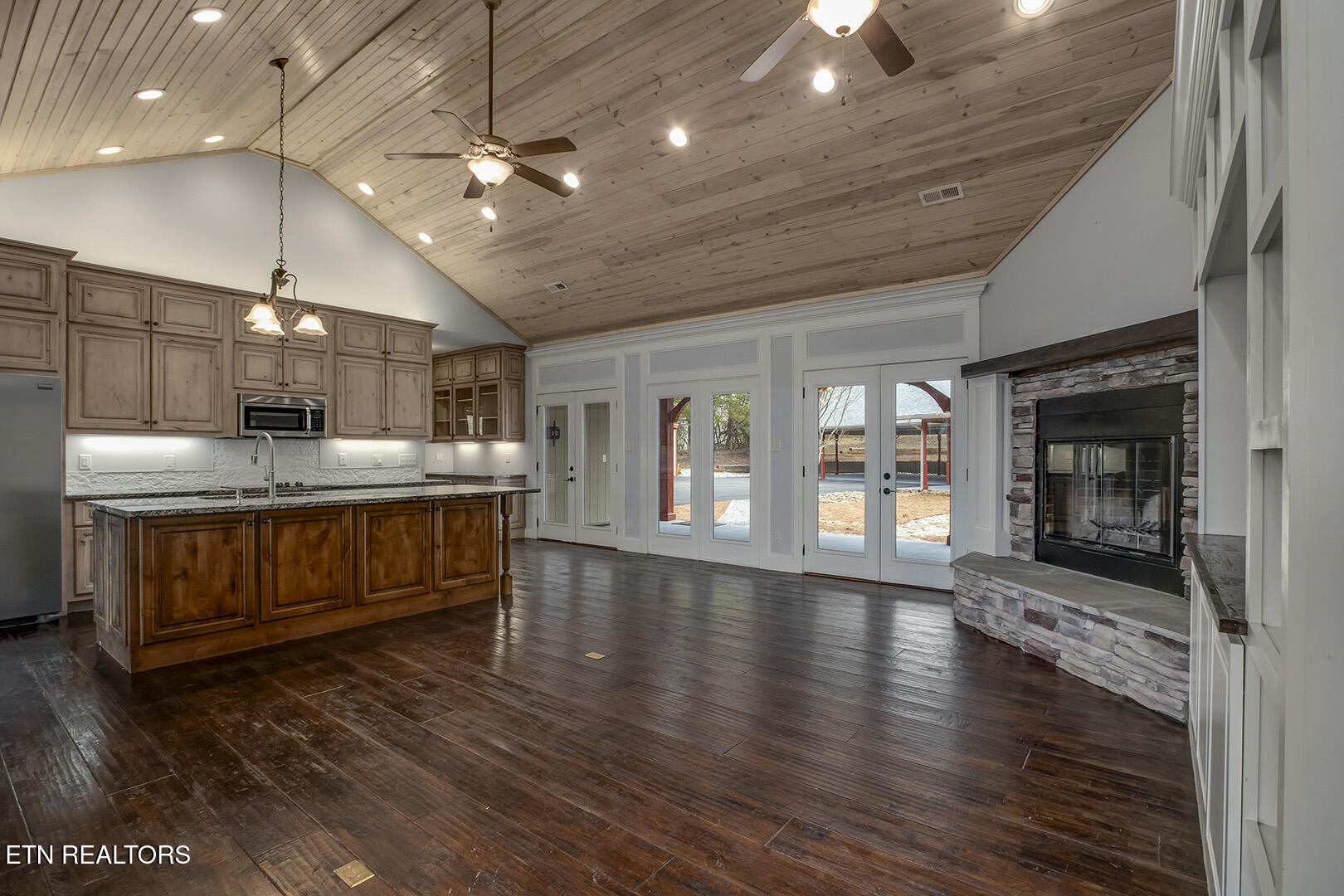 2001 Beals Chapel Road Lenoir City, TN 37772 - Photo 25 of 60 25_BealsChapelRoad_2001_Living04