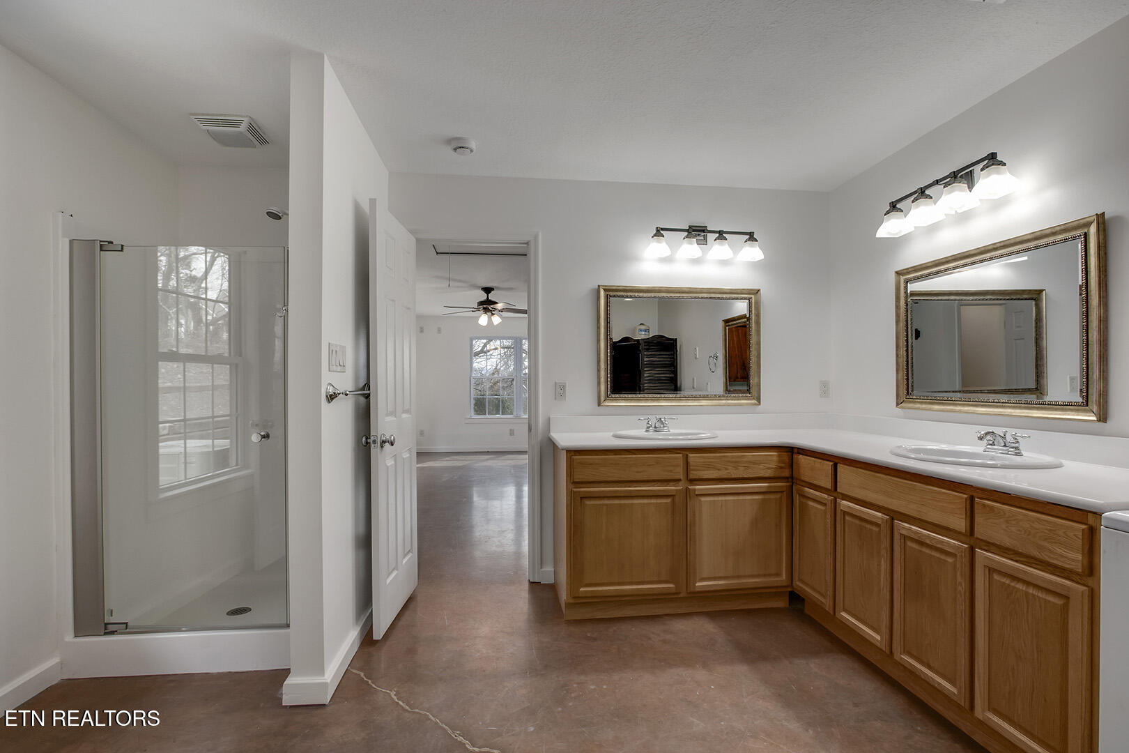 2001 Beals Chapel Road Lenoir City, TN 37772 - Photo 44 of 60 44_BealsChapelRoad_2001_GH_Laundry-FullB