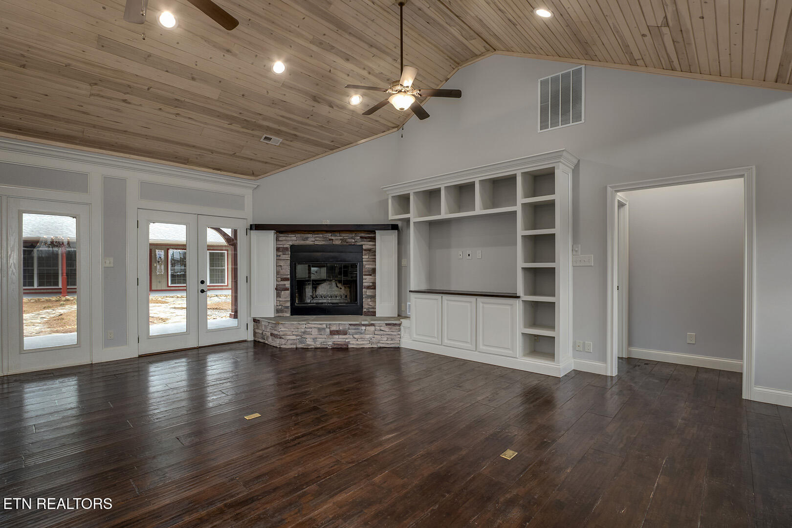 2001 Beals Chapel Road Lenoir City, TN 37772 - Photo 8 of 60 08_BealsChapelRoad_2001_Living01