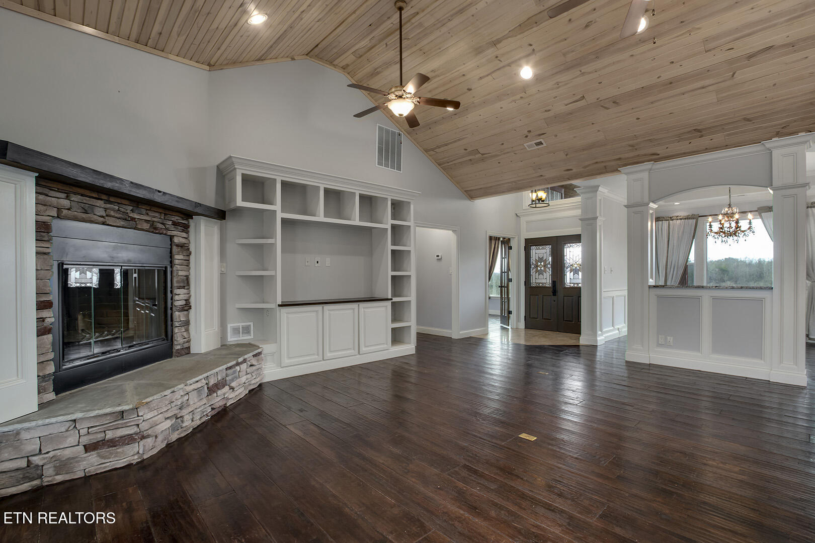 2001 Beals Chapel Road Lenoir City, TN 37772 - Photo 9 of 60 09_BealsChapelRoad_2001_Living02