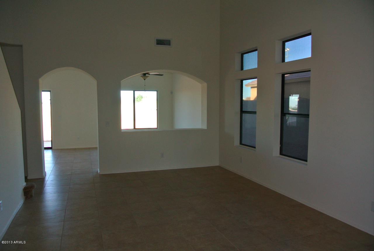 920 West Carter Road Phoenix, AZ 85041 - Photo 5 of 40 DSC_0636