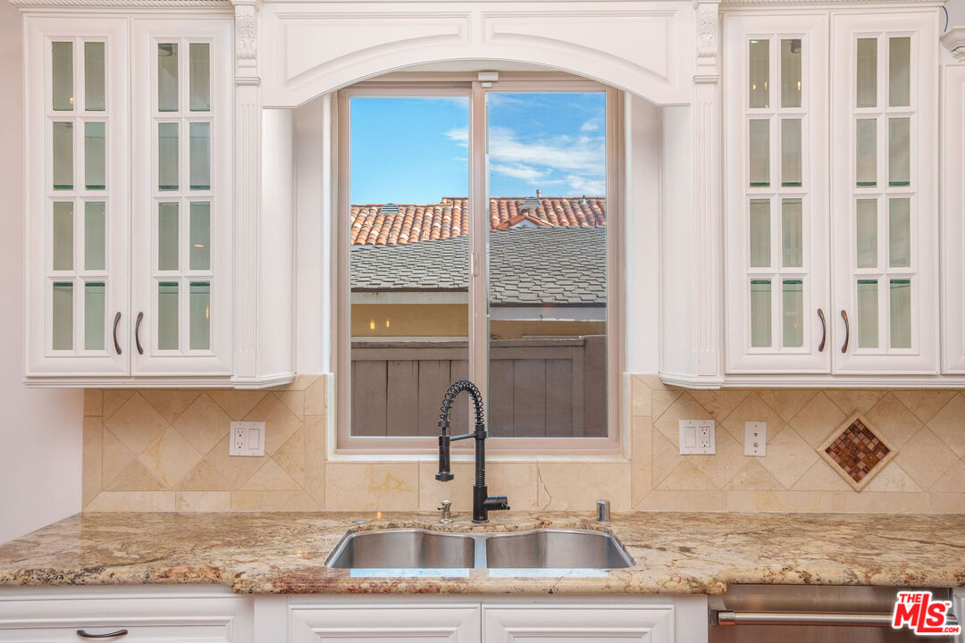 2005 Robinson Street, Unit B Redondo Beach, CA 90278 - Photo 13 of 46 a kitchen with a sink and a window