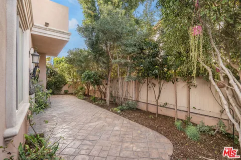 $1,780,000 | 2005 Robinson Street, Unit B, Redondo Beach, CA 90278