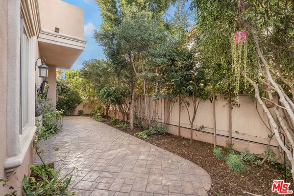 $1,665,000 | 2005 Robinson Street, Unit B, Redondo Beach, CA 90278