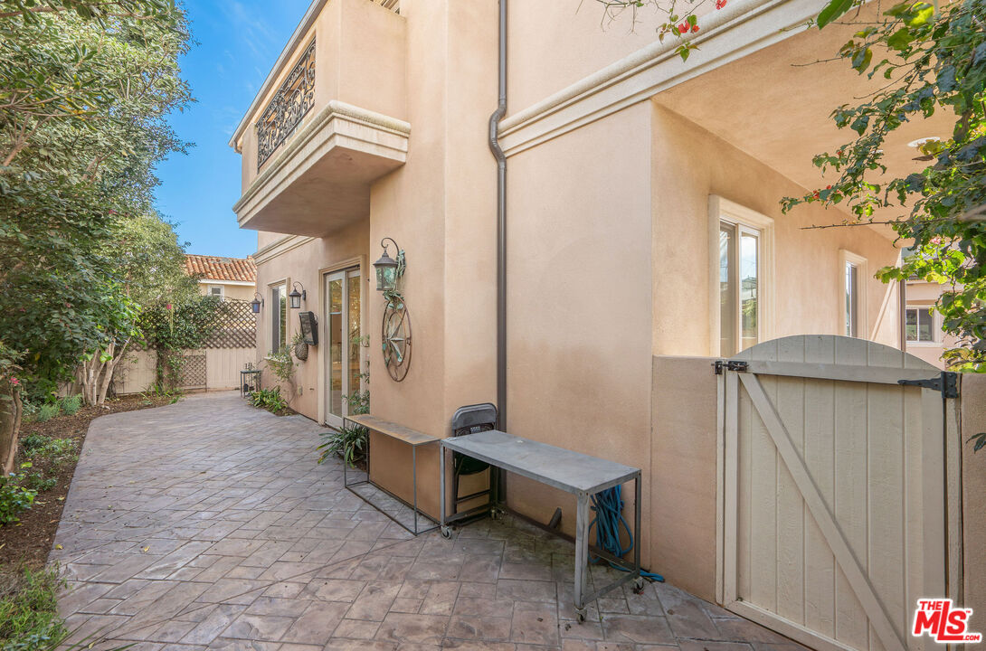 2005 Robinson Street, Unit B Redondo Beach, CA 90278 - Photo 20 of 46 a view of a house with a yard