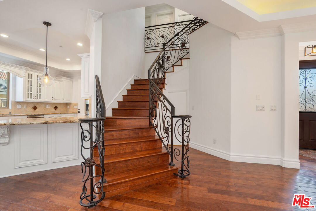 2005 Robinson Street, Unit B Redondo Beach, CA 90278 - Photo 21 of 46 a view of entryway and hall with wooden floor