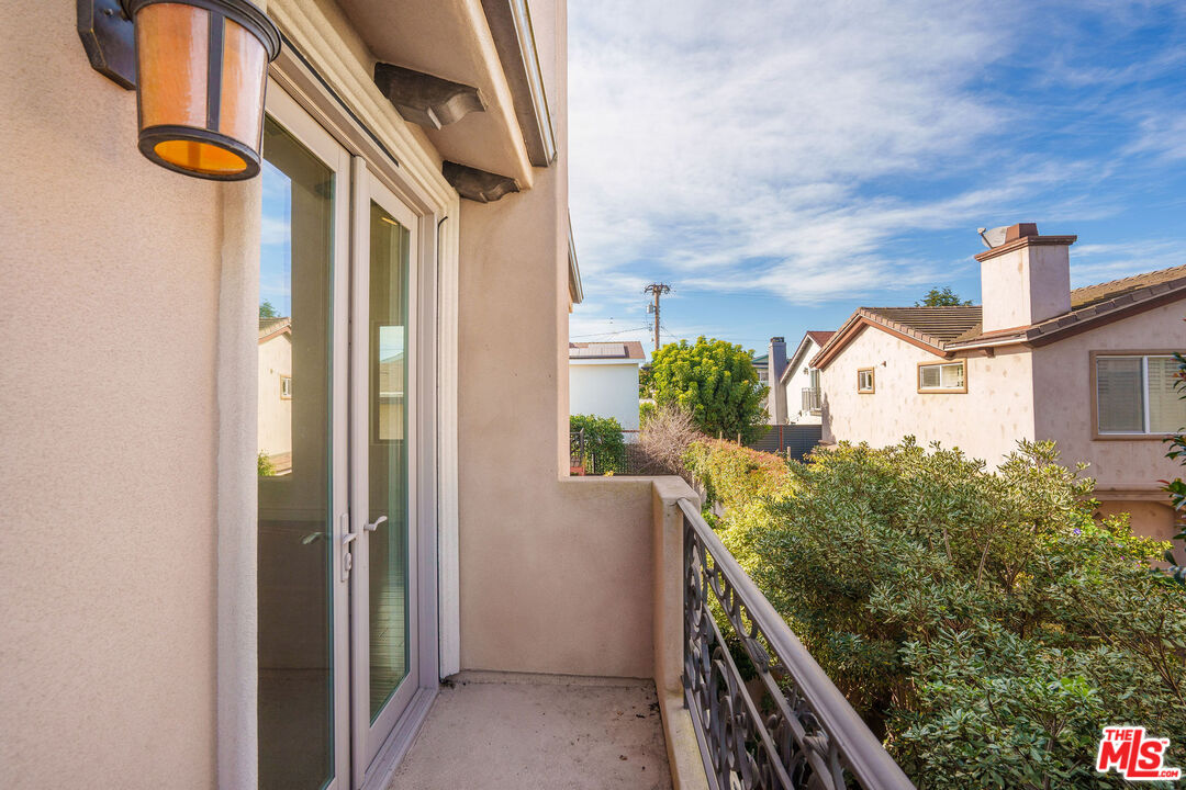 2005 Robinson Street, Unit B Redondo Beach, CA 90278 - Photo 33 of 46 a view of balcony