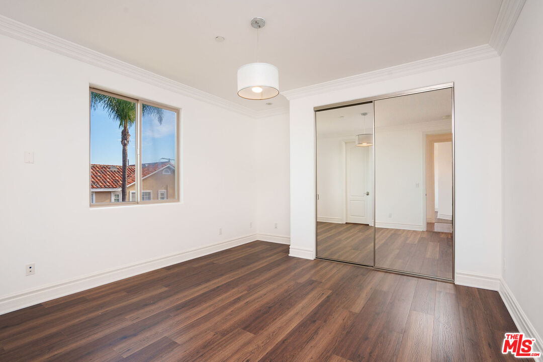 2005 Robinson Street, Unit B Redondo Beach, CA 90278 - Photo 37 of 46 an empty room with wooden floor and windows