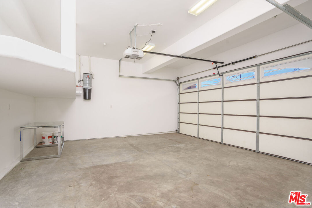 2005 Robinson Street, Unit B Redondo Beach, CA 90278 - Photo 43 of 46 a view of a garage