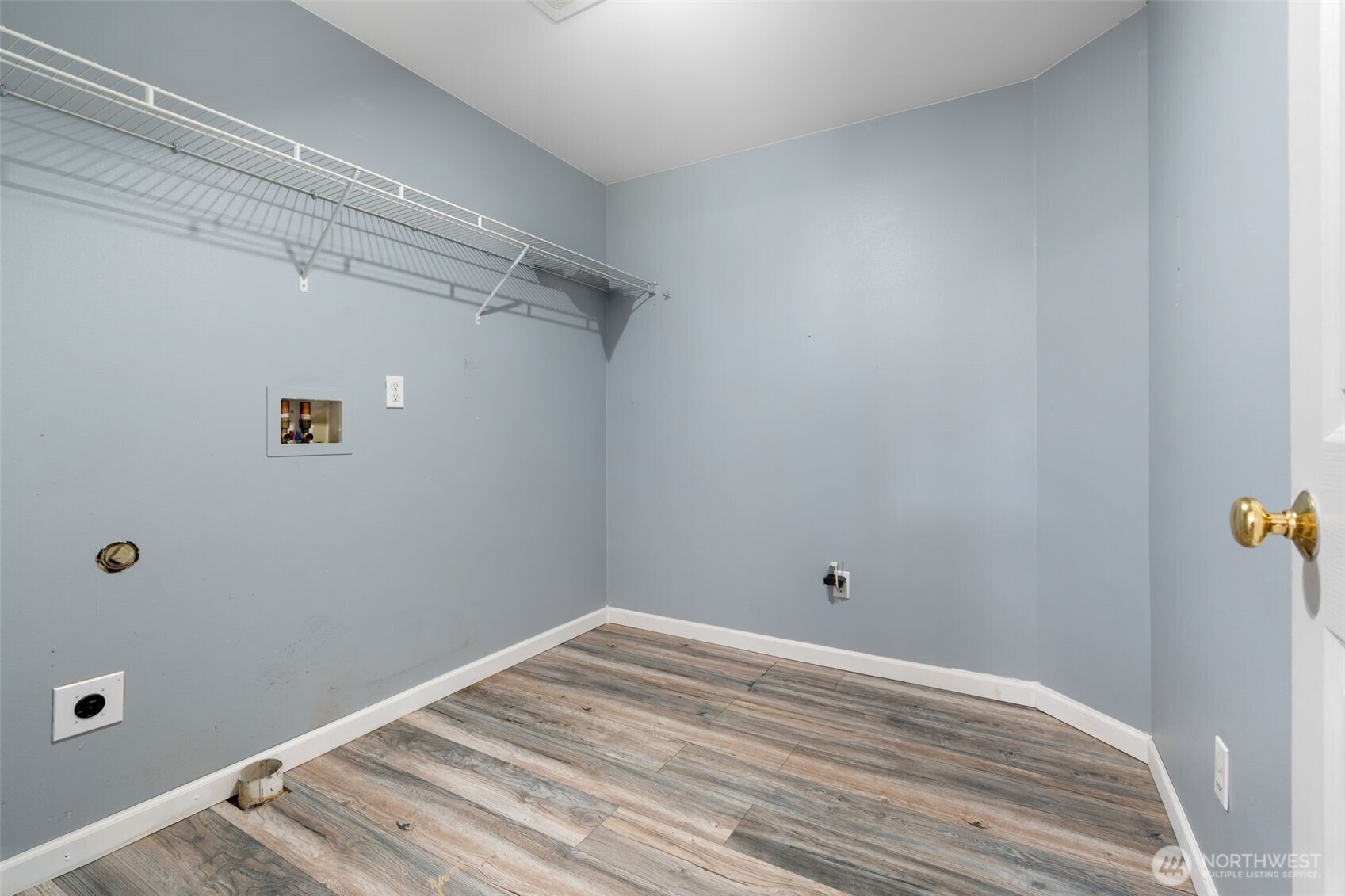 453 Coma Road Vader, WA 98593 - Photo 16 of 40 a view of a room with wooden floor