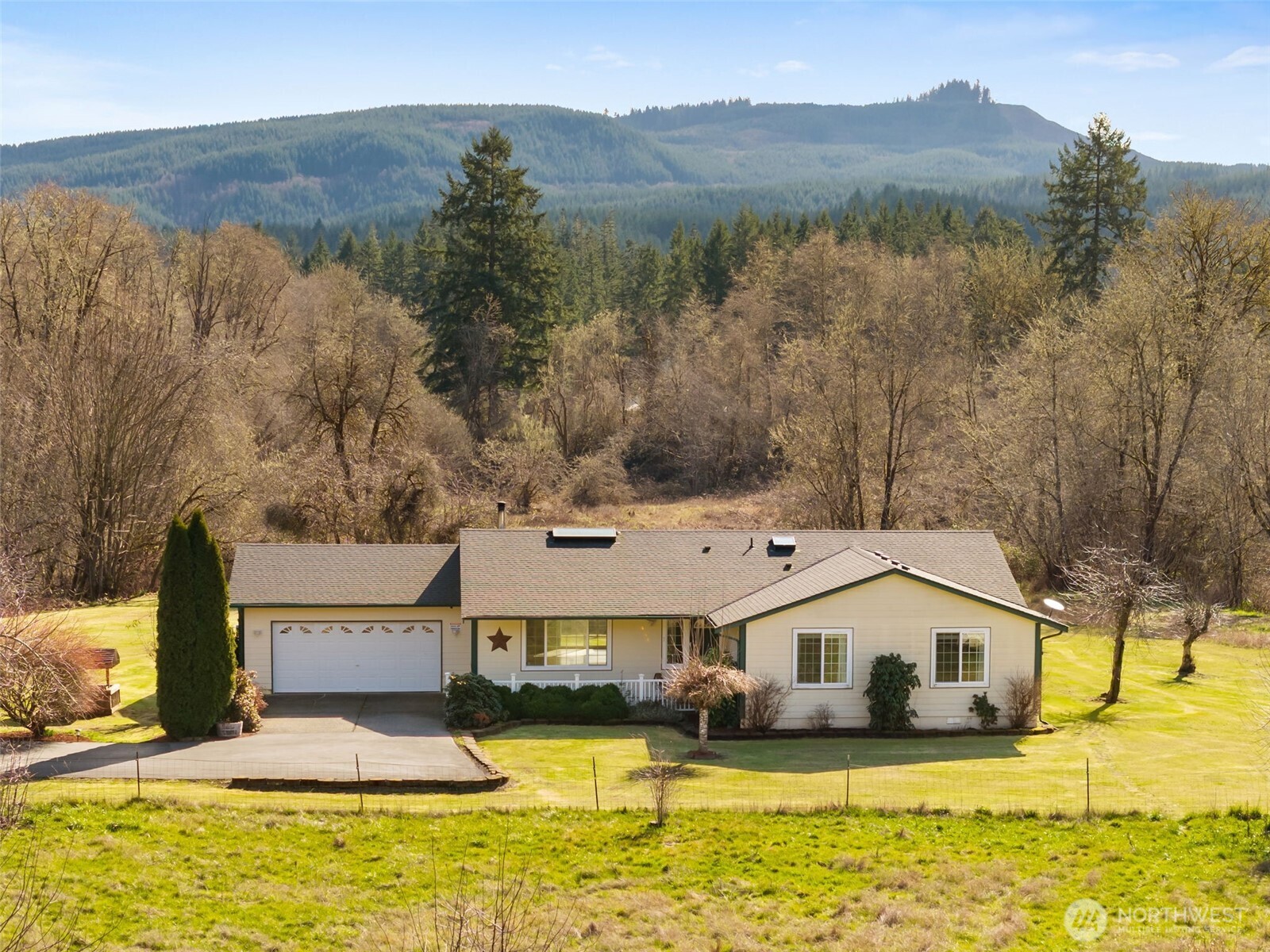 453 Coma Road Vader, WA 98593 - Photo 2 of 40 a front view of a house with a yard