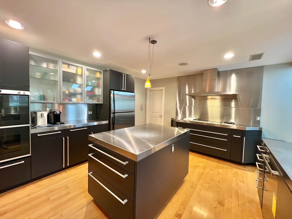 75 Lee Street Brookline, MA 02445 - Photo 10 of 30