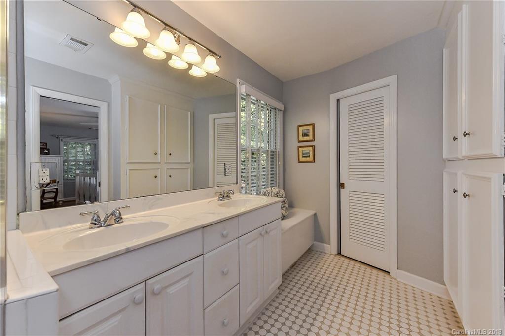 6124 Gate Post Road, Unit 10 Charlotte, NC 28211 - Photo 18 of 32 Gallery Image 18