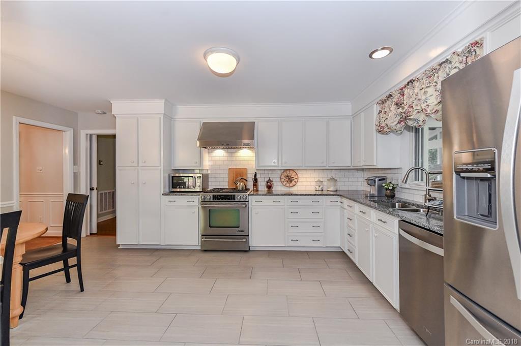 6124 Gate Post Road, Unit 10 Charlotte, NC 28211 - Photo 7 of 32 Gallery Image 7