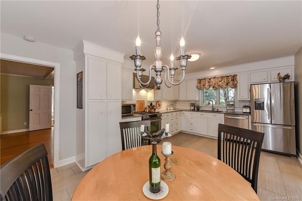 6124 Gate Post Road, Unit 10 Charlotte, NC 28211 - Photo 9 of 32 Gallery Image 9