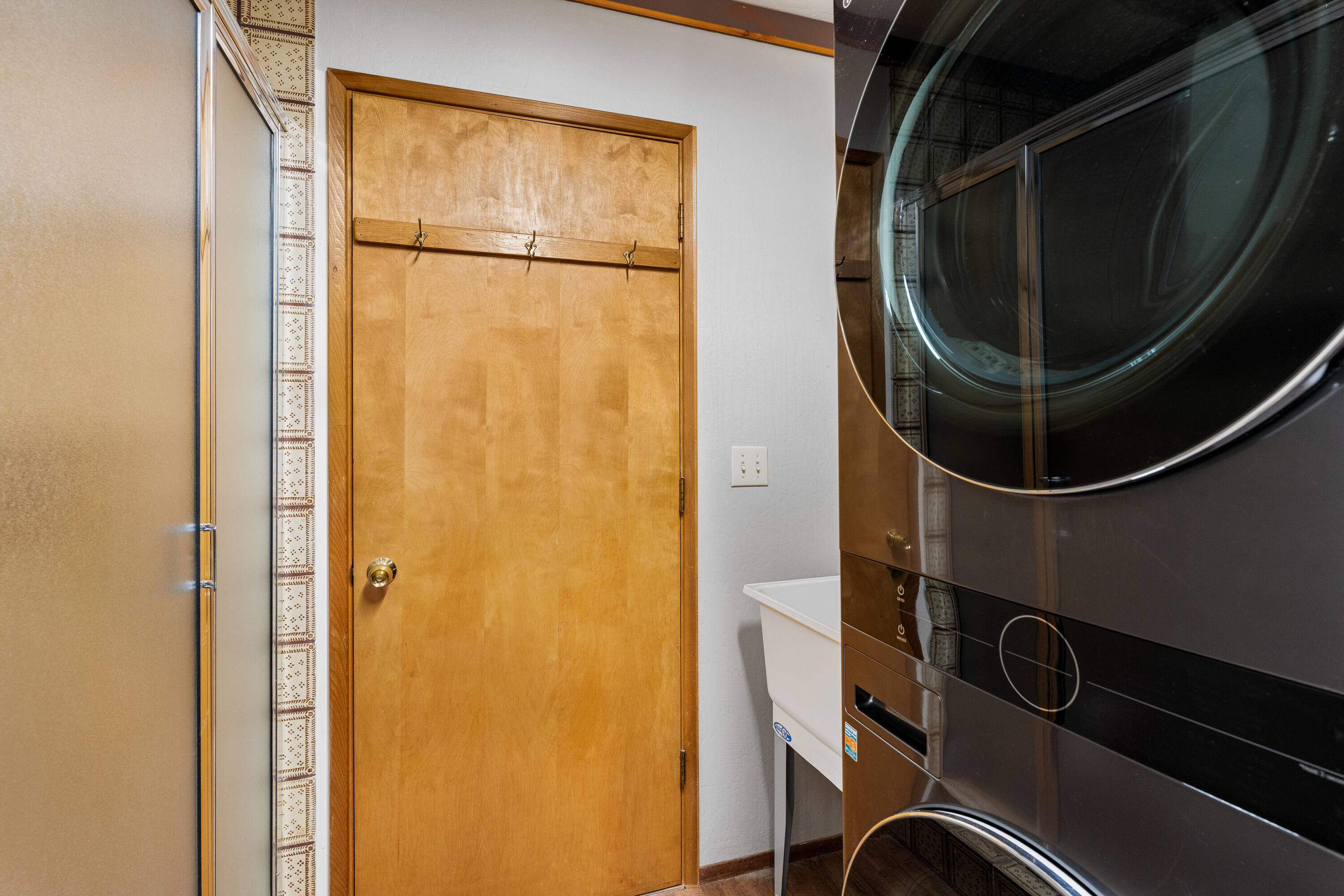 1201 Reeves Creek Road Selma, OR 97538 - Photo 20 of 38 a utility room with dryer and washer