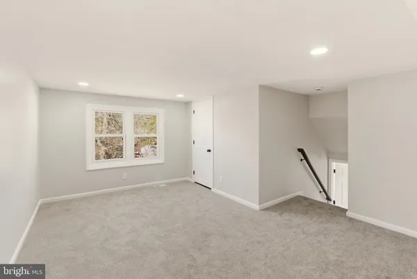 a view of yard with tree in the background