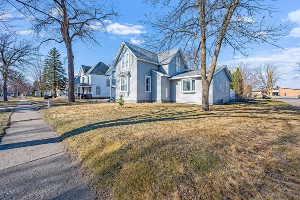 $190,000 | 1452 5th Avenue, Windom, MN 56101