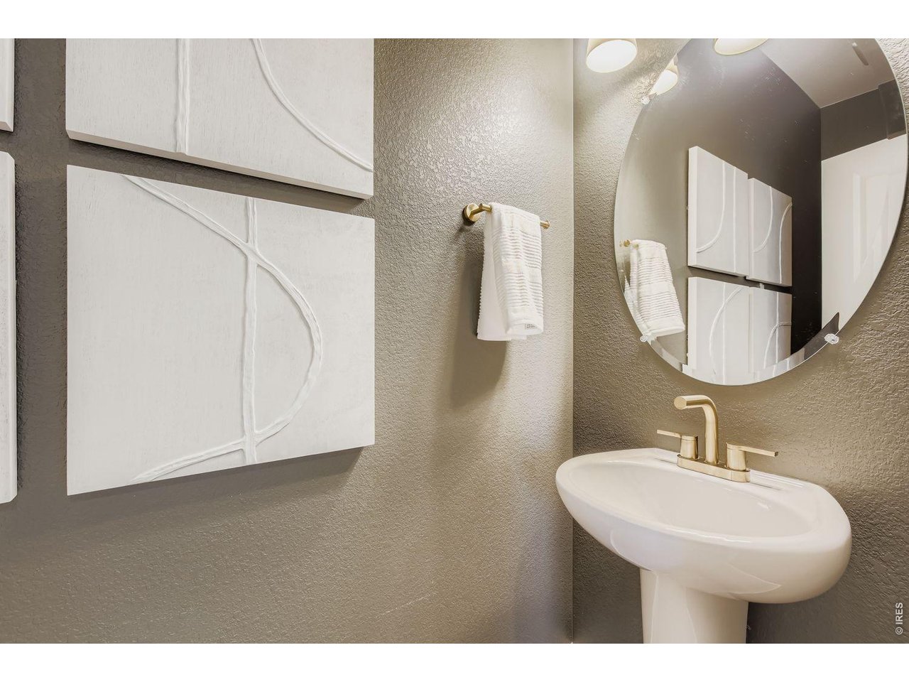 598 Noola Street Windsor, CO 80550 - Photo 22 of 43 Main level bathroom