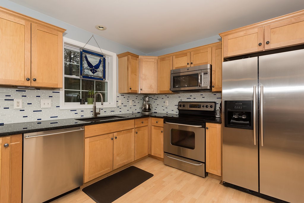 47 Jay Way Rochester, NH 03868 - Photo 6 of 40 Gallery Image 6