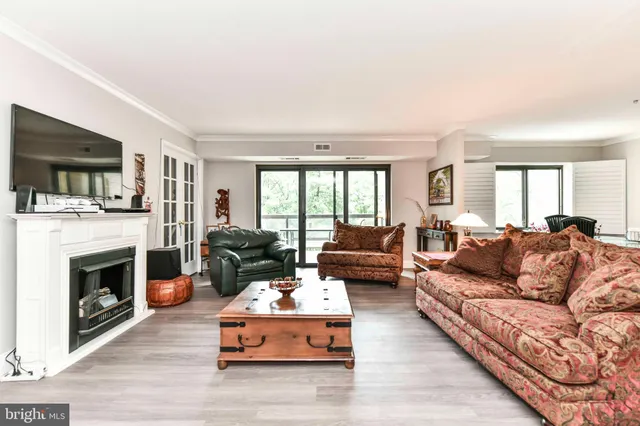 $3,100 | 309 Yoakum Parkway, Unit 408, Alexandria, VA 22304