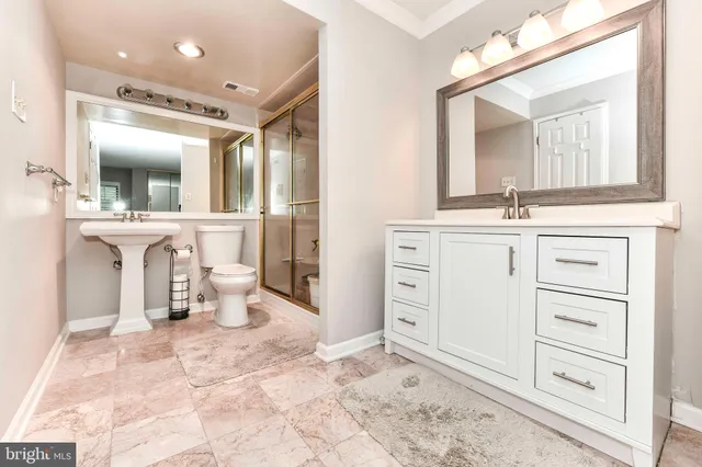 $3,100 | 309 Yoakum Parkway, Unit 408, Alexandria, VA 22304