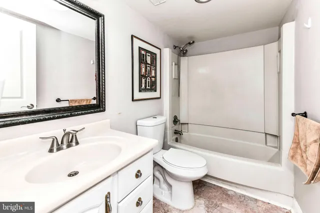 $3,100 | 309 Yoakum Parkway, Unit 408, Alexandria, VA 22304