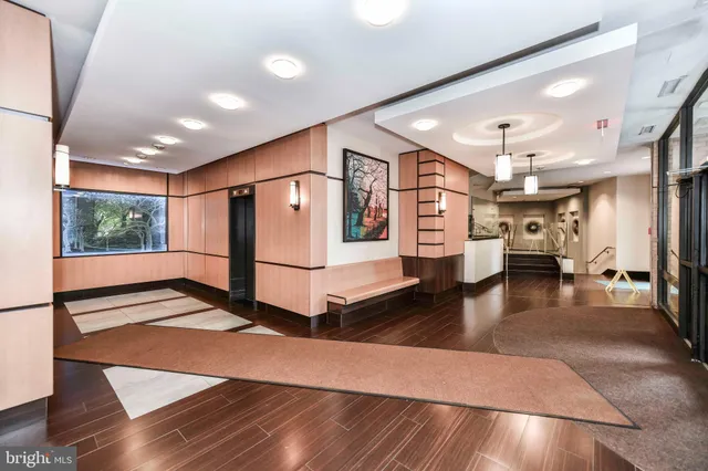 $3,100 | 309 Yoakum Parkway, Unit 408, Alexandria, VA 22304