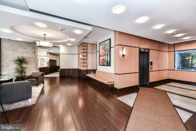 $3,100 | 309 Yoakum Parkway, Unit 408, Alexandria, VA 22304