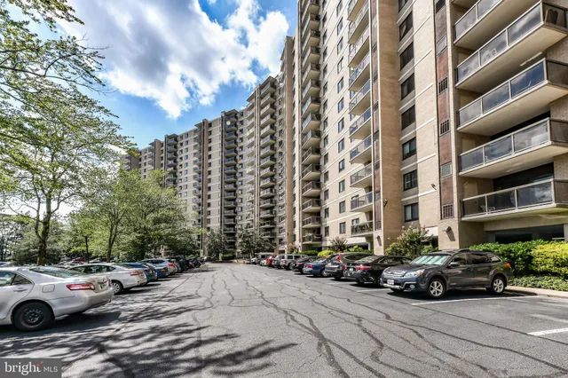 $3,100 | 309 Yoakum Parkway, Unit 408, Alexandria, VA 22304