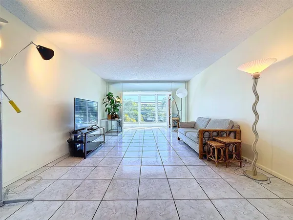 $1,750 | 3102 Portofino Point, Unit J3, Coconut Creek, FL 33066