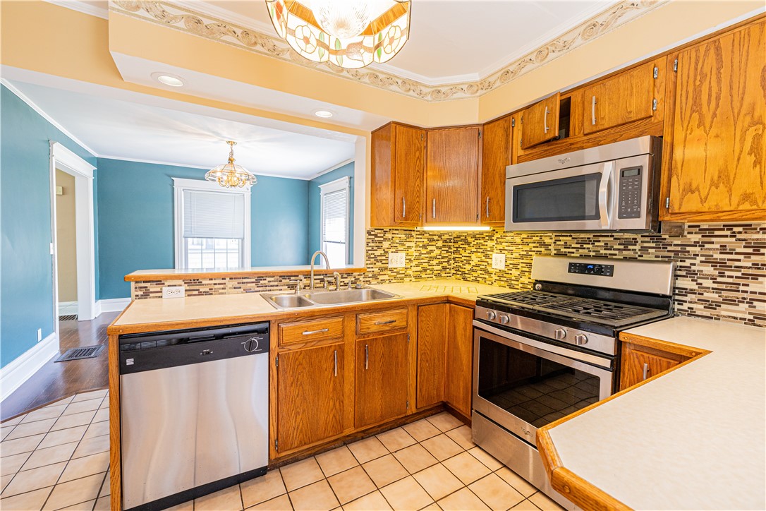 1269 Park Avenue Rochester, NY 14610 - Photo 10 of 27