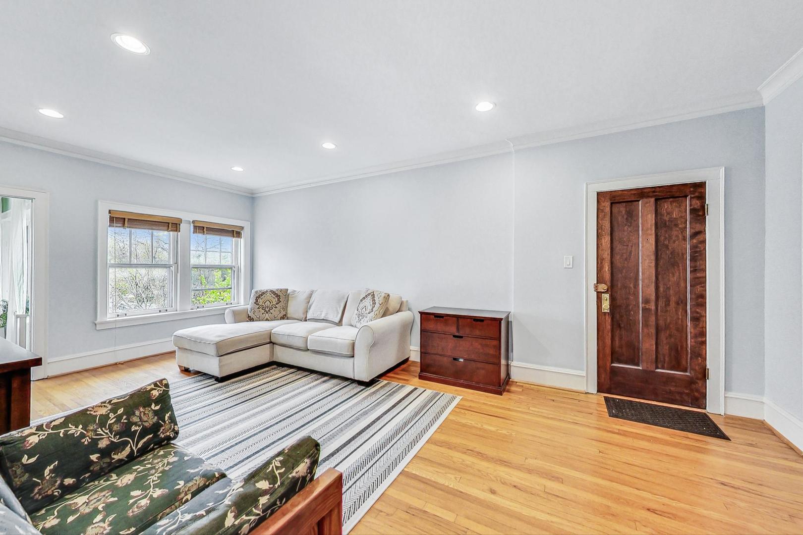 813 Ridge Avenue, Unit 3 Evanston, IL 60202 - Photo 2 of 23 Gallery Image 2