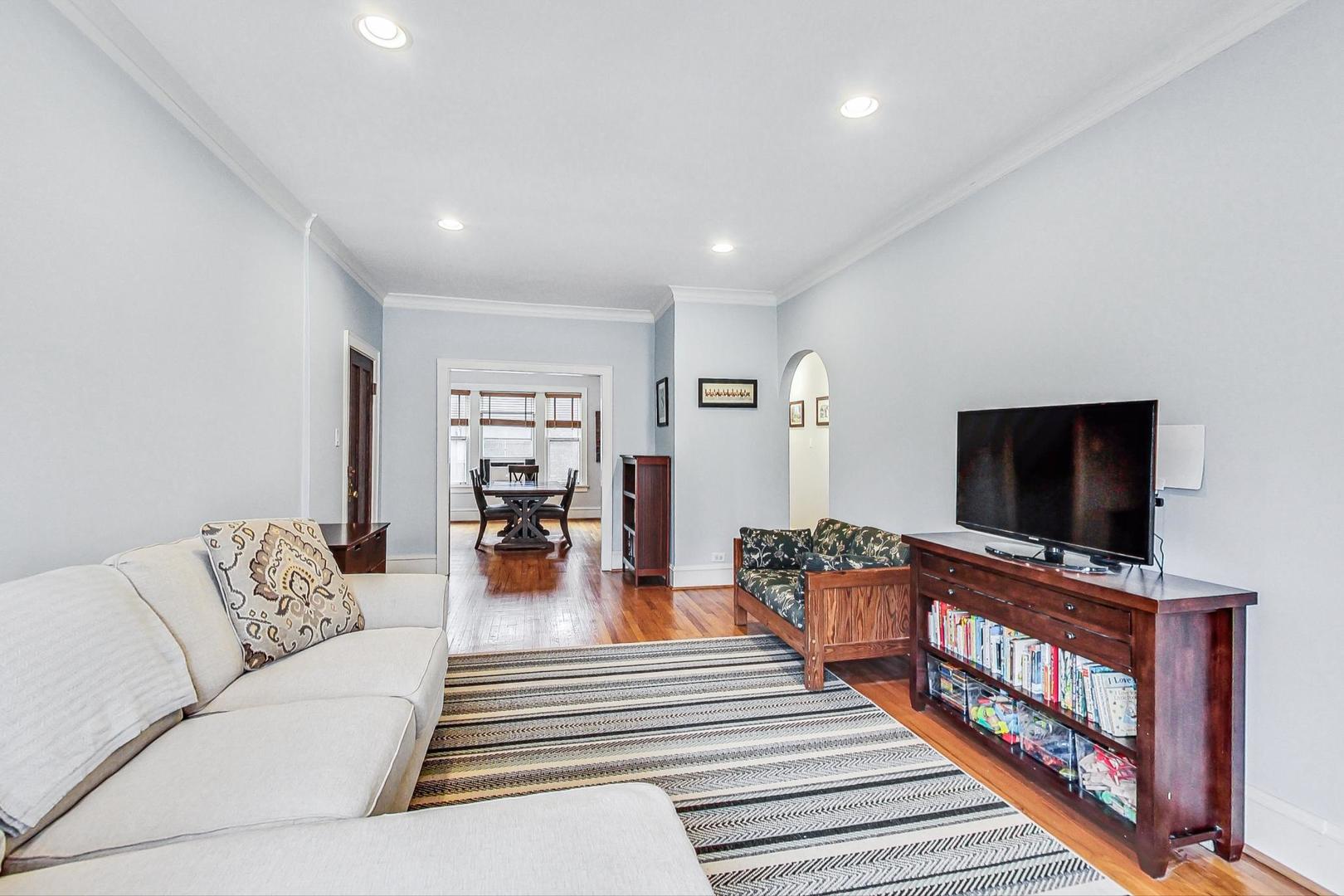 813 Ridge Avenue, Unit 3 Evanston, IL 60202 - Photo 3 of 23 Gallery Image 3