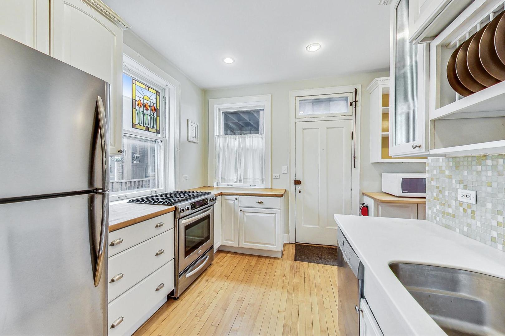 813 Ridge Avenue, Unit 3 Evanston, IL 60202 - Photo 7 of 23 Gallery Image 7